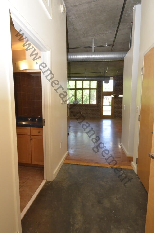 Building Photo - 640 Glen Iris Dr NE