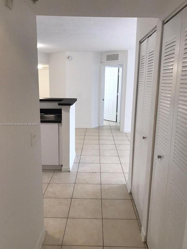 Building Photo - 13770 NE 3rd Ct