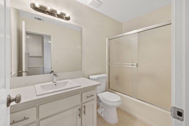 Building Photo - NW Visalia Home Coming Soon!