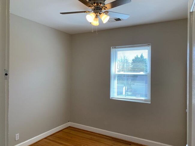 Building Photo - 523 Martin St