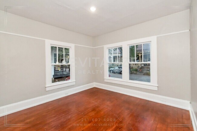 Building Photo - Charming 2-Bedroom Cottage in the Desirable New Saint Francis Community