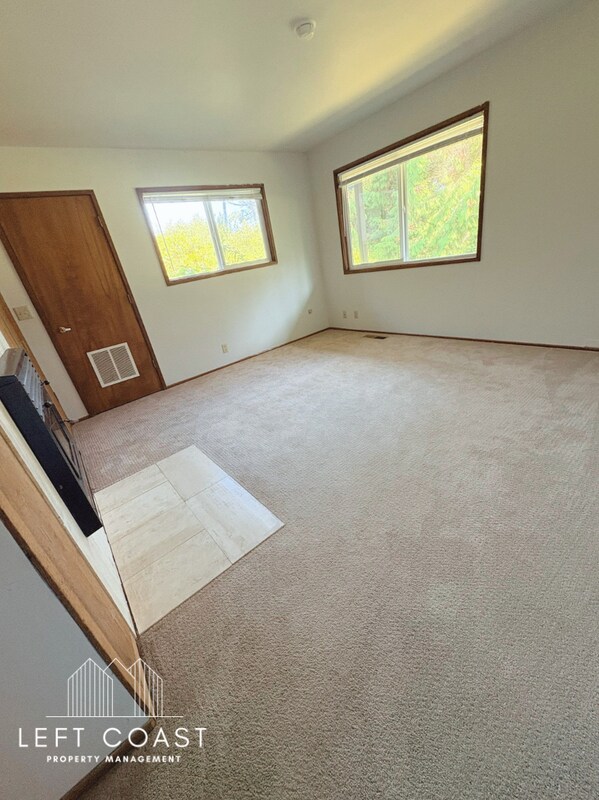 Building Photo - 132 Salishan Dr