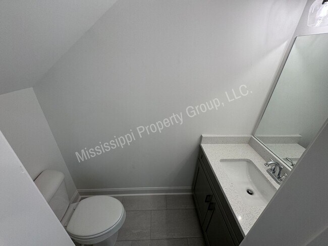 Building Photo - 590 Meadow Crest Circle