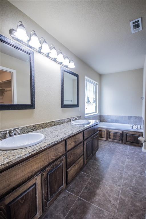 Building Photo - 3009 SW Gumleaf Rd