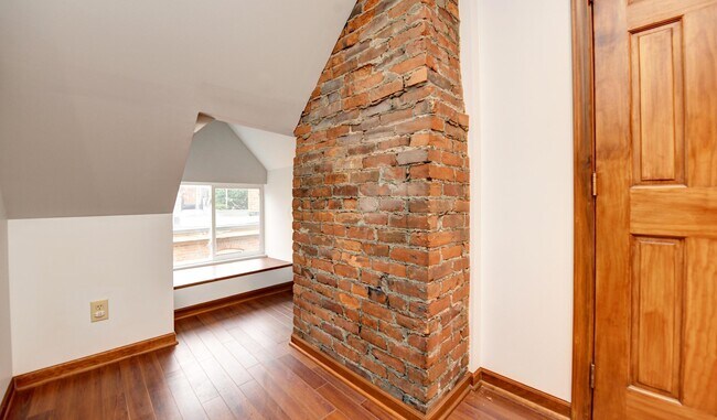 Building Photo - 952 Neil Ave