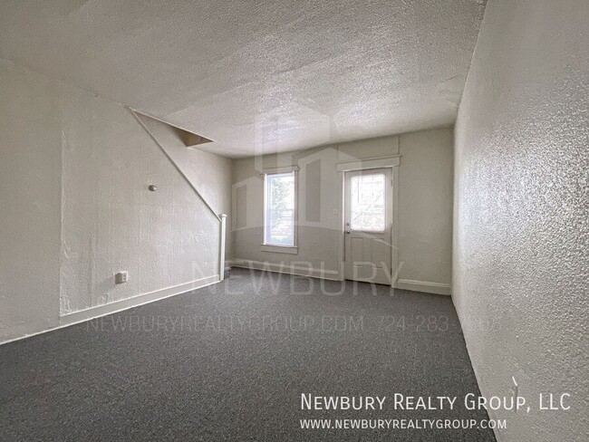 Building Photo - 29 Hickory St