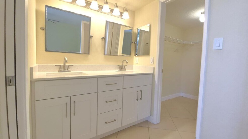 Building Photo - 820 Lavers Cir