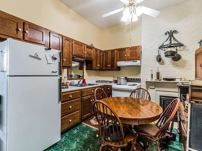 Kitchen - 1338 College St