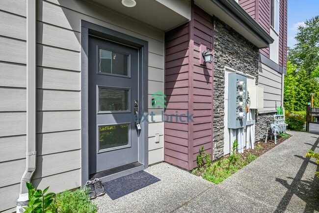 Building Photo - Spacious & Modern 4-Bed, 3.5-Bath Townhome...