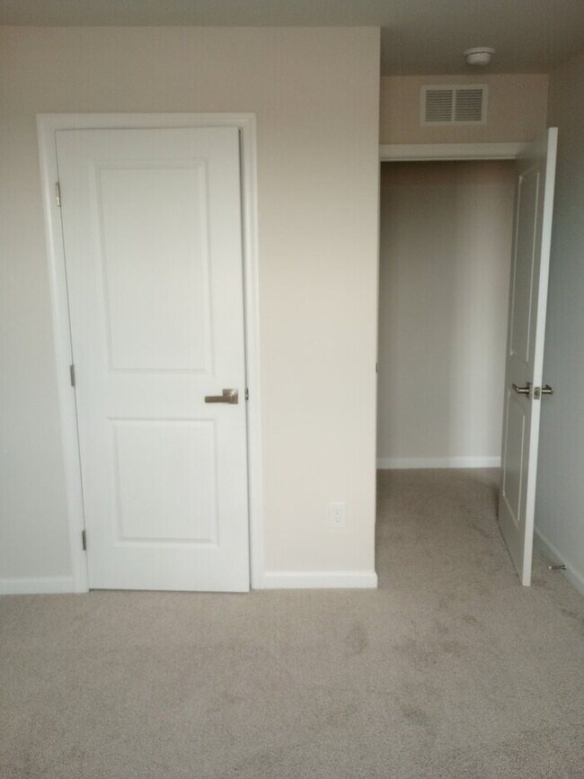 Building Photo - "Charming 3-Bed Townhouse Retreat with 2.5 Baths in Fountain Inn!"