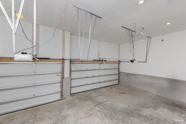 Building Photo - 10629 Davenport Lp
