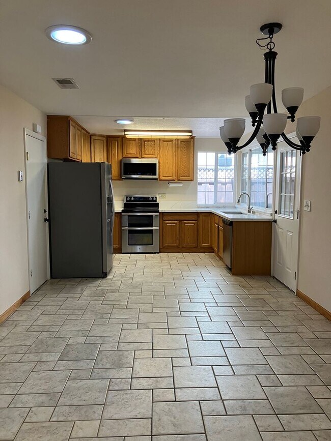 Building Photo - Nicely Updated 4-Bedroom House With Nice B...