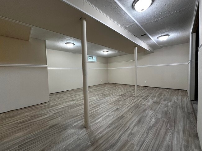 Building Photo - 15666 Wakenden St