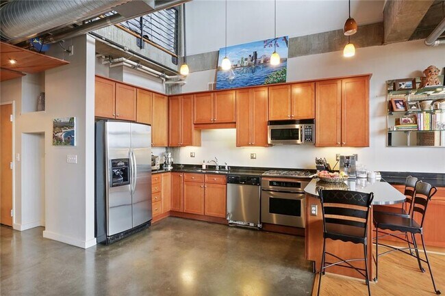 Building Photo - 640 Glen Iris Dr NE
