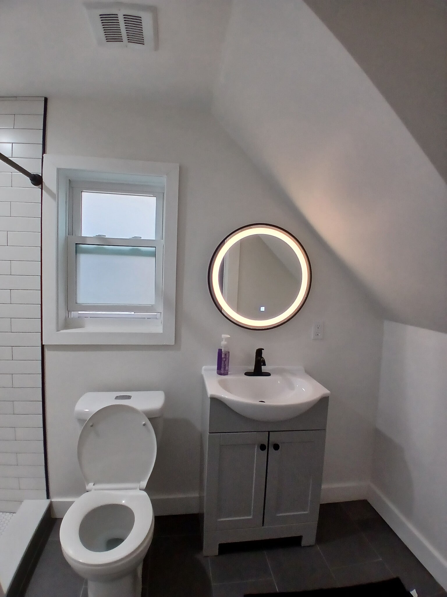 Bathroom - 17 Thomas St