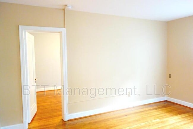 Building Photo - 8409 Greenwood Ave