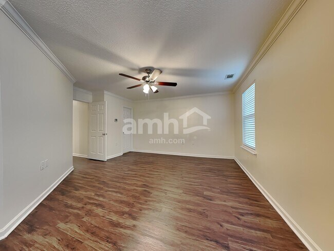 Building Photo - 105 Redrock Ct