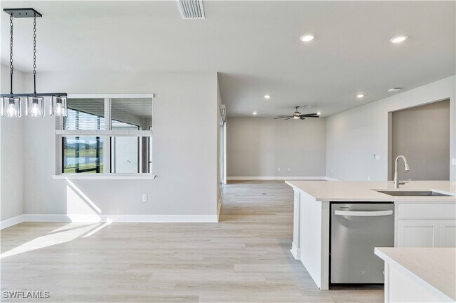 Building Photo - 16420 Seven Lks Ave