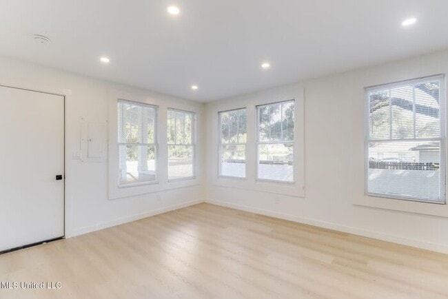 Building Photo - 270 McDonnell Ave