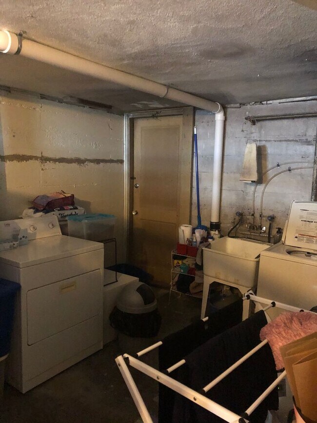 Building Photo - Charming N. Portland Apartment located in the Piedmont Neighborhood!