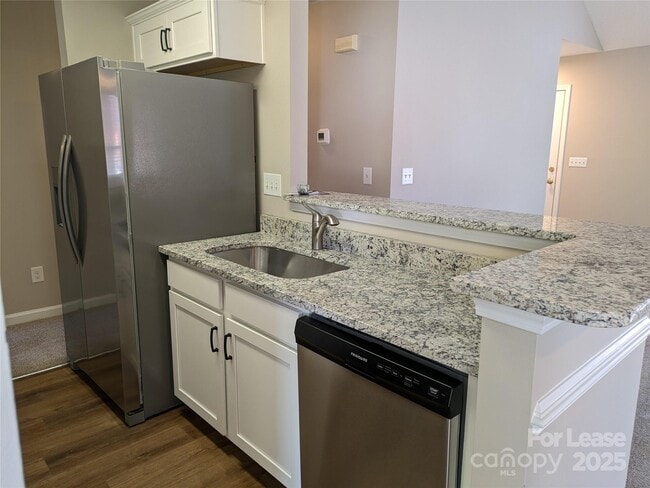 Building Photo - 329 Cedarcroft Dr