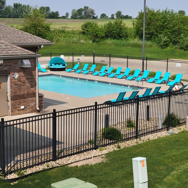 Swimming Pool - Hillcrest Park Apartments-Student Housing