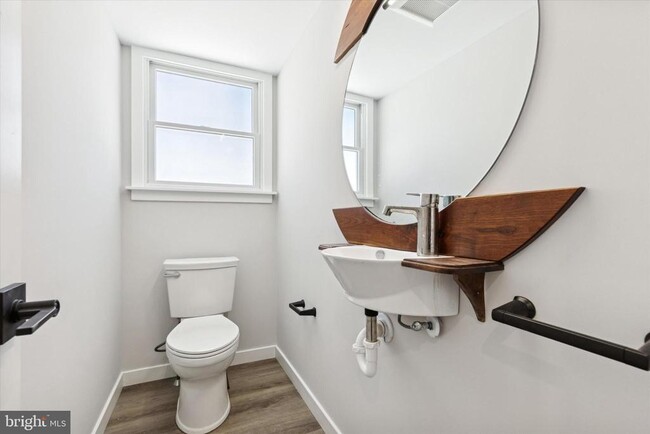 Building Photo - 17 McLaughlin Dr