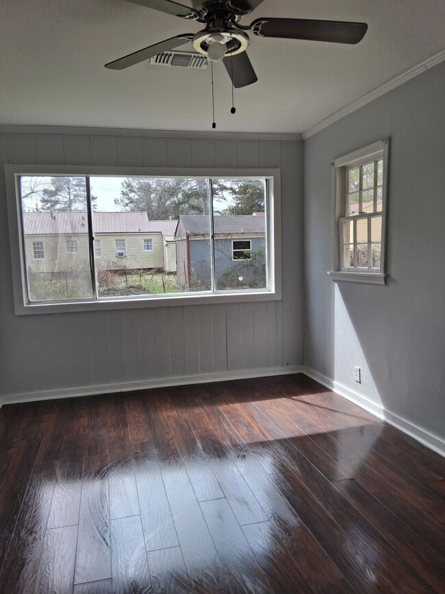 Building Photo - 611 Avalon Rd