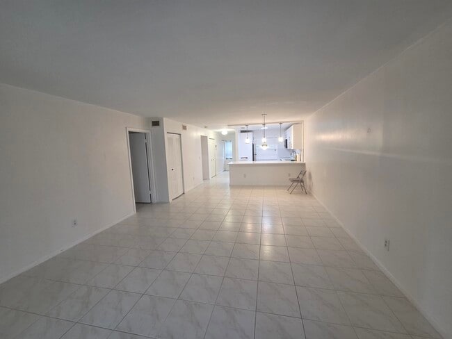 Building Photo - 9187 Norte Lago