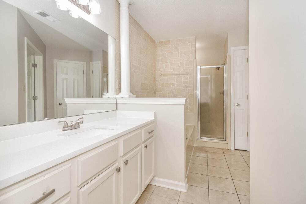 Building Photo - 6987 Country Walk Dr