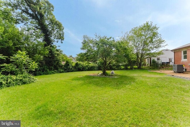 Building Photo - 10914 Woodhaven Dr