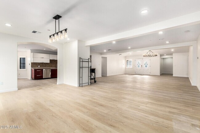 Building Photo - 1606 W Keim Dr