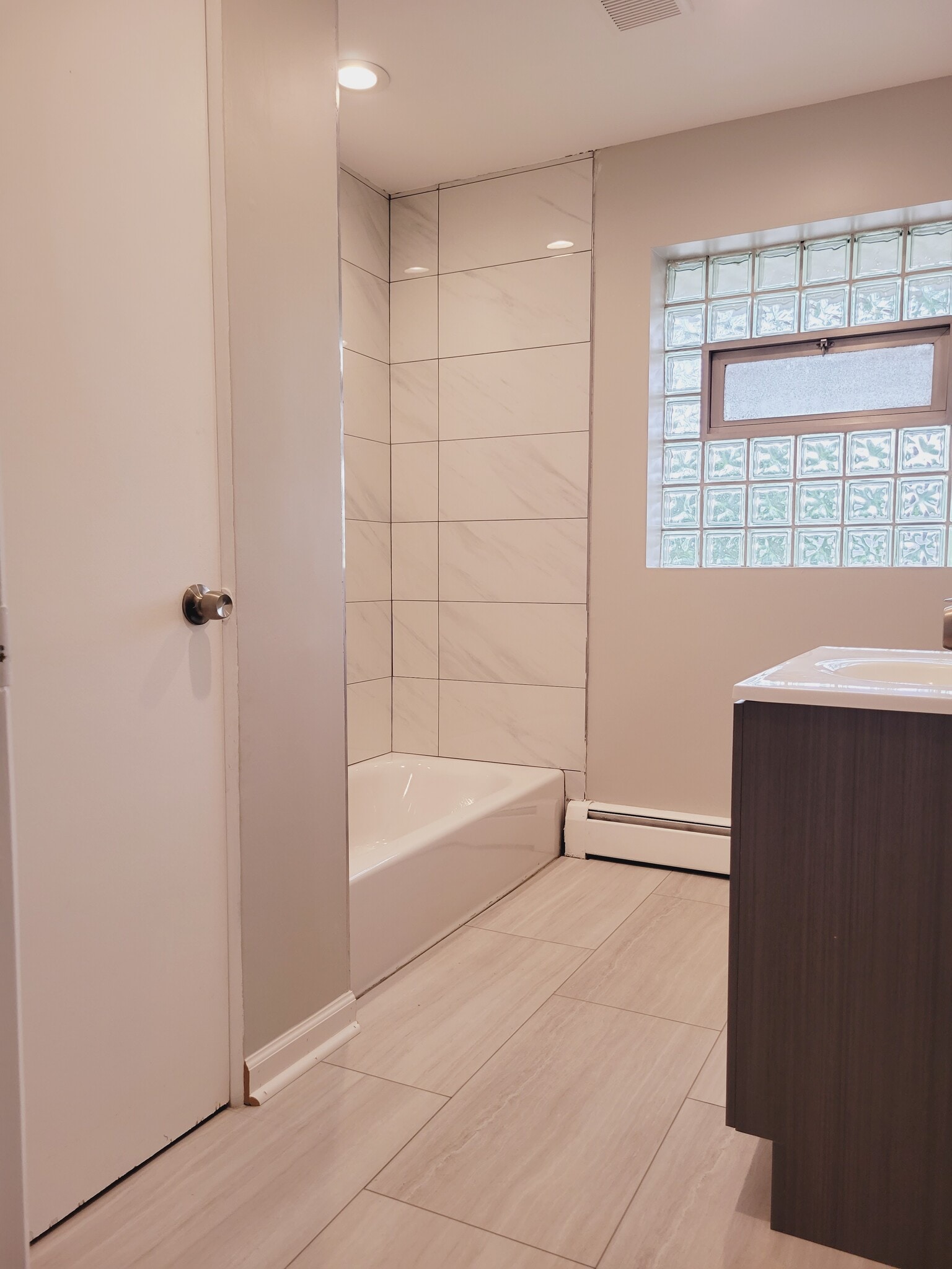 Building Photo - 112 W Burlington Ave