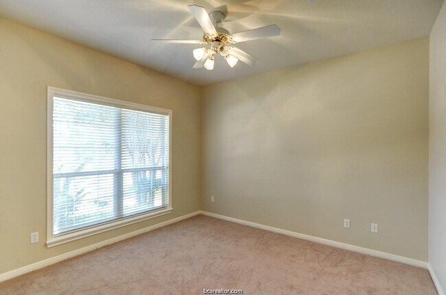 Building Photo - 715 Berry Creek