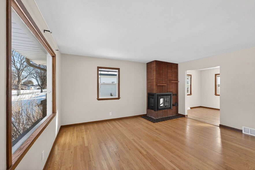 Living room - open floor plan - 10525 W Custer Ave