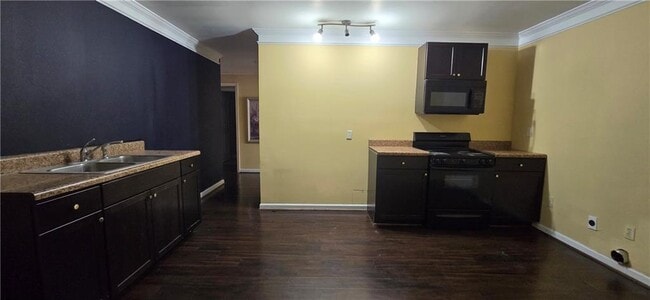 Building Photo - 3811 Roxfield Dr NE