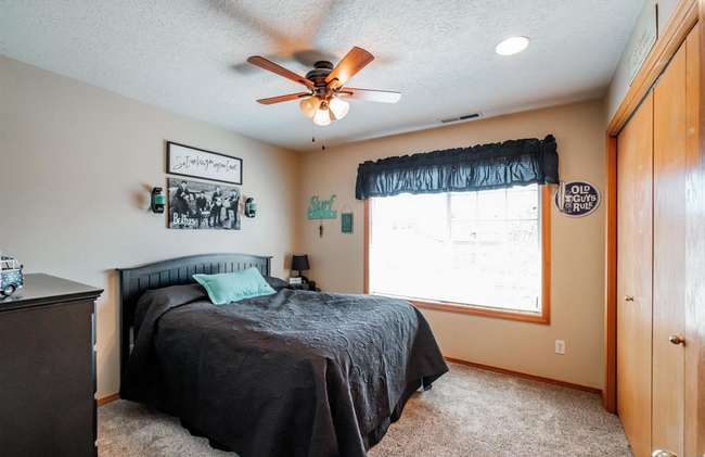 Building Photo - ASK ABOUT OUR MOVE-IN SPECIAL!! Gorgeous &...