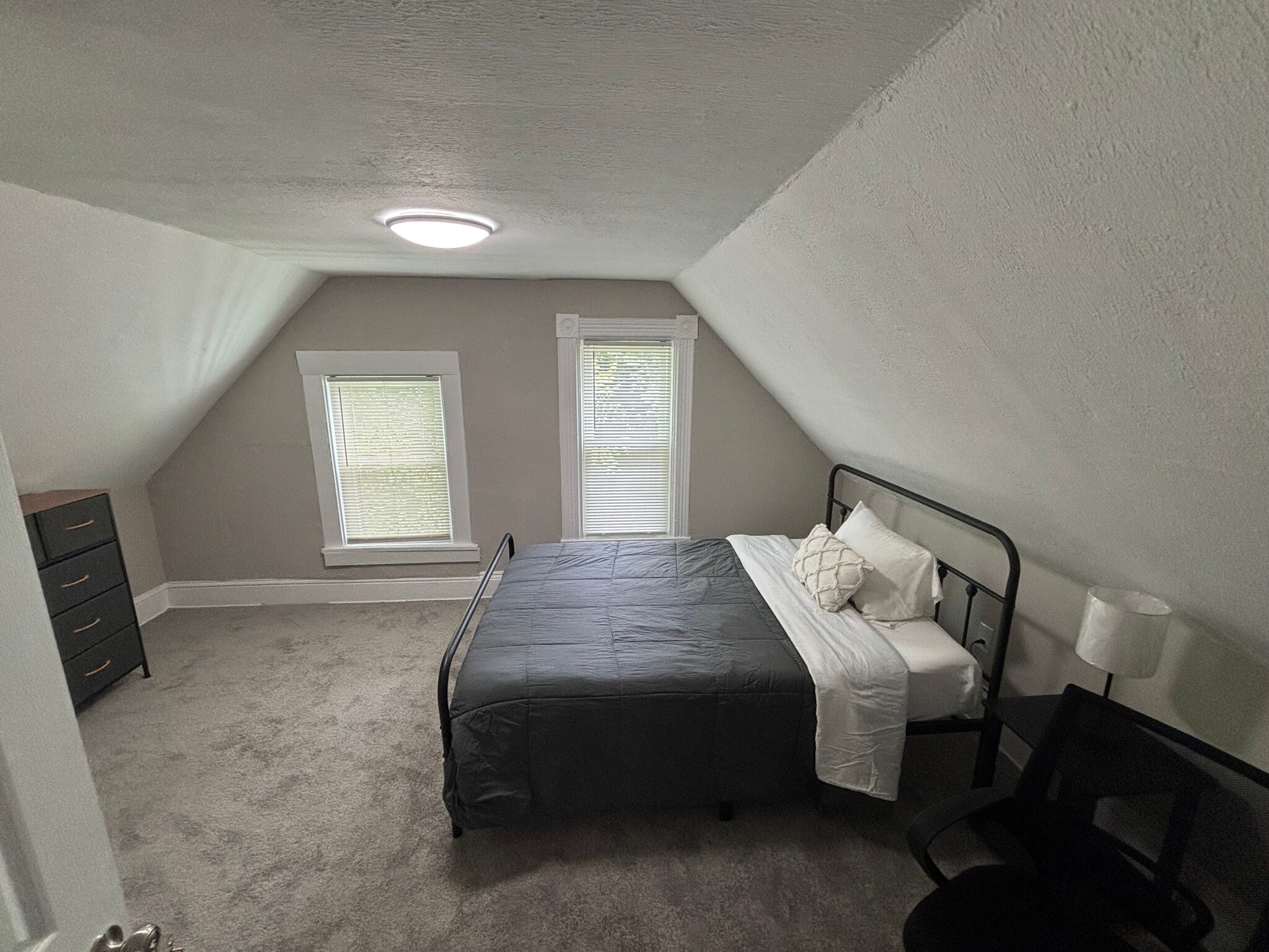 Building Photo - 1445 E 112th St