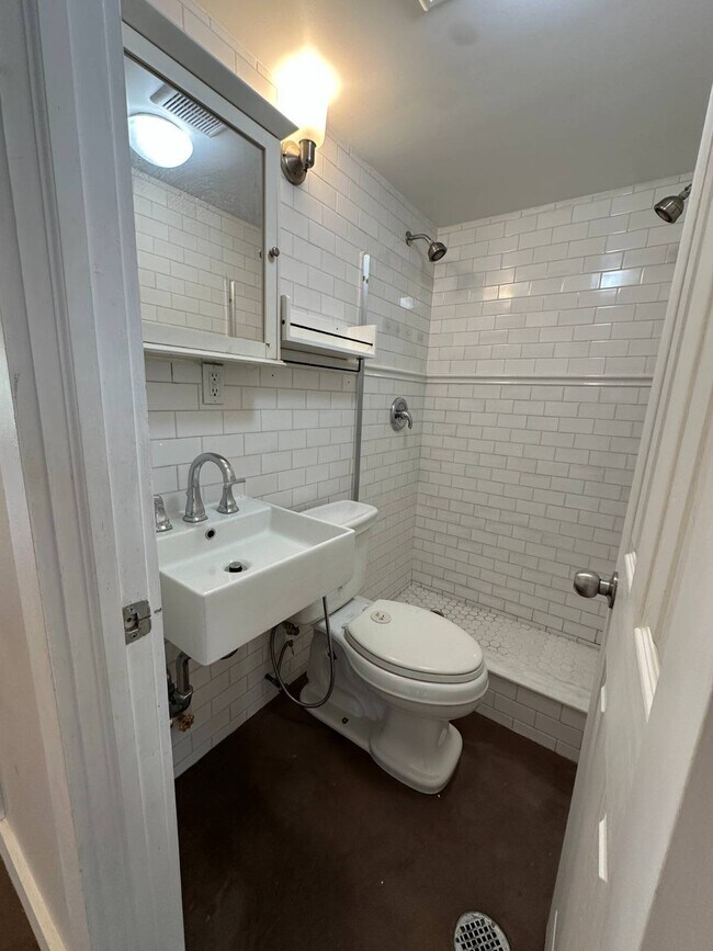 Building Photo - 327 Van Brunt St