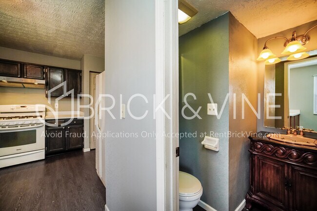 Building Photo - 950 Radbourne Dr