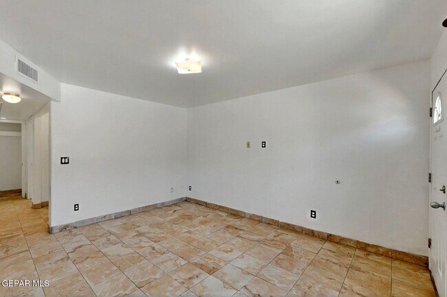Building Photo - 540 N Yarbrough Dr