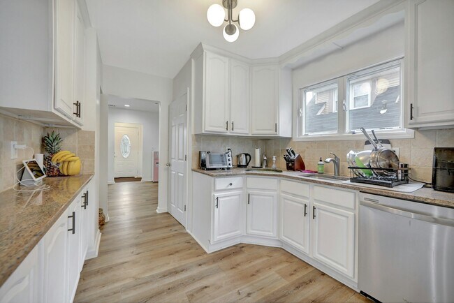 Building Photo - 167 Rockwood Pl