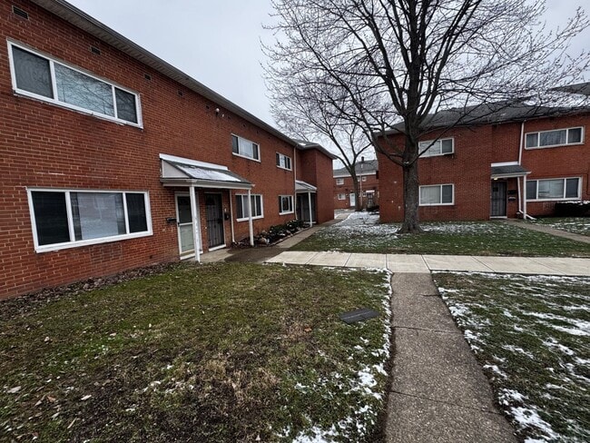 Building Photo - Charming 2-Bedroom Property in Prime Location