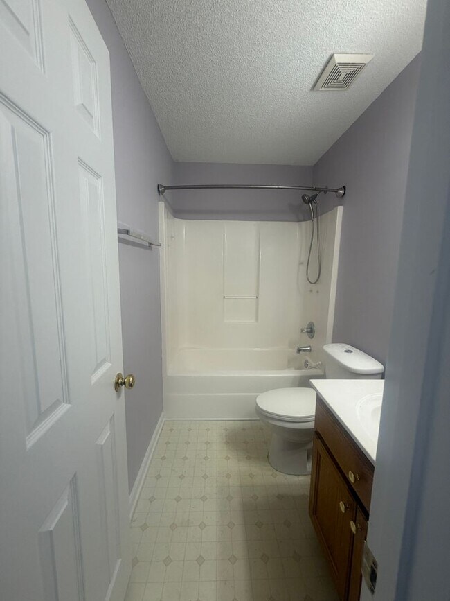 Building Photo - 3560 Oleander Dr