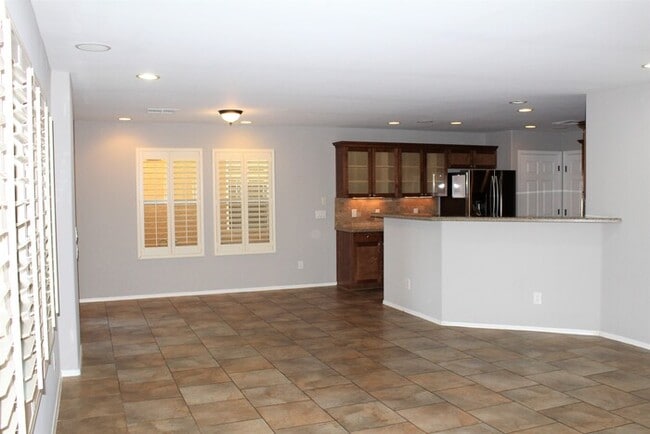 Building Photo - Beautiful 2-Story-3 Bed/2.5 Bath Home
