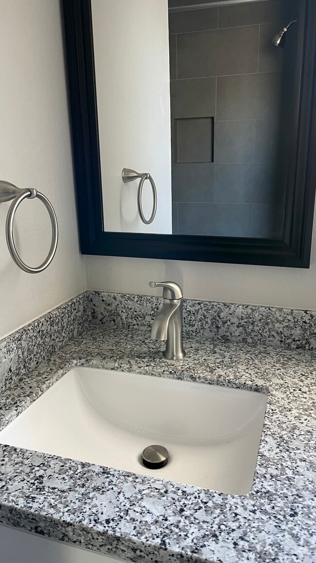 Building Photo - 521 Ferguson St