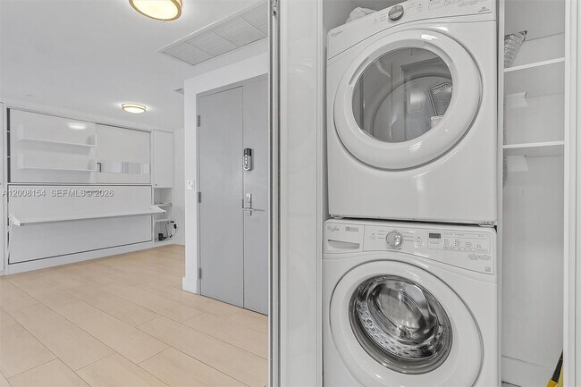 Building Photo - 488 NE 18th St