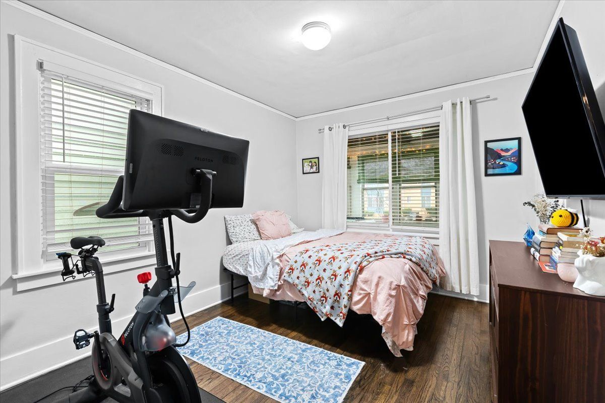 Building Photo - 575 E Lewiston Ave