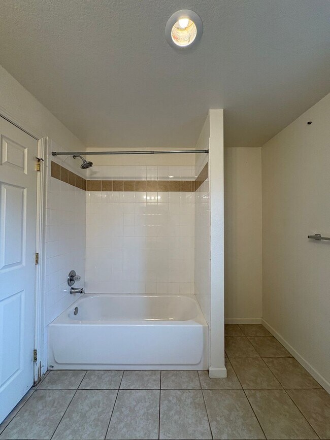 Building Photo - 3240 W 55th Pl