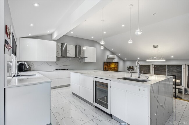 Building Photo - 31 Sutton Hill Ln